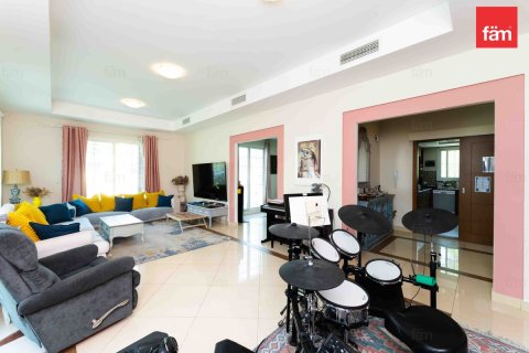 Villa in Dubai, UAE 3 bedrooms, 815.2 sq.m. № 645828 - photo 17