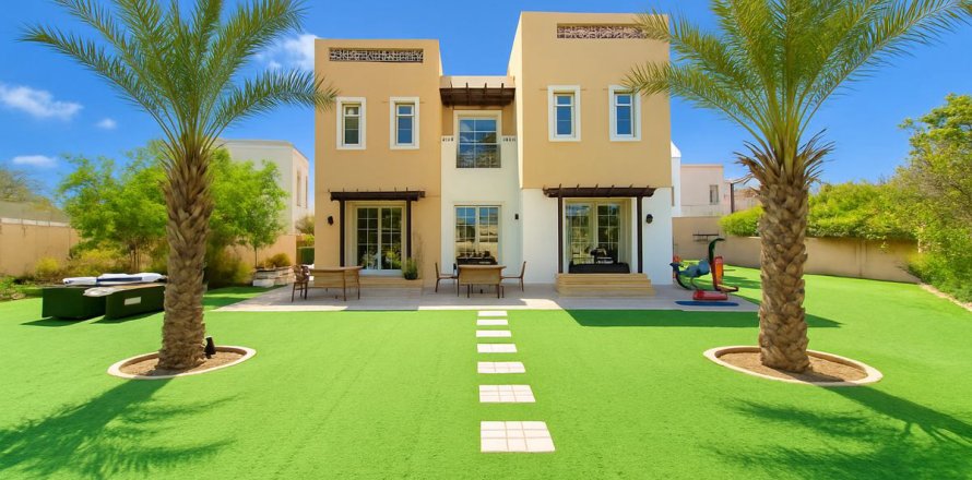 Villa in Dubai, UAE 3 bedrooms, 815.2 sq.m. № 645828