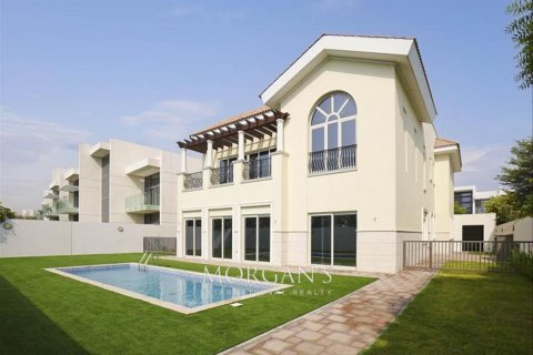 Vilë në Mohammed Bin Rashid City, Dubai, Emiratet e Bashkuara Arabe 5 dhoma gjumi, 899.9 m2. № 537093 - Foto 1