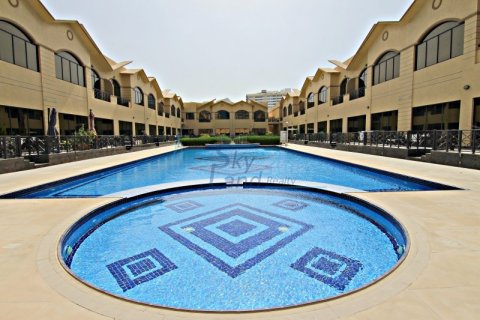 Villa te huur in Al Barsha, Dubai, VAE 4 slaapkamers, 371.6 vr.m., nr 661984 - foto 2