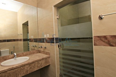 Villa te huur in Al Barsha, Dubai, VAE 4 slaapkamers, 371.6 vr.m., nr 661984 - foto 10