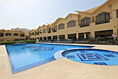 Villa te huur in Al Barsha, Dubai, VAE 4 slaapkamers, 371.6 vr.m., nr 661984 - foto 17