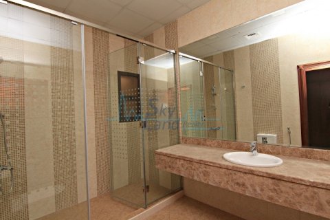 Villa te huur in Al Barsha, Dubai, VAE 4 slaapkamers, 371.6 vr.m., nr 661984 - foto 15