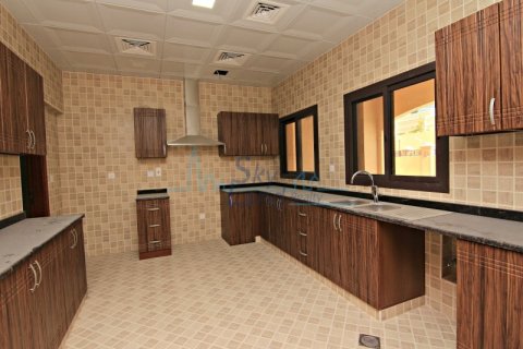 Villa te huur in Al Barsha, Dubai, VAE 4 slaapkamers, 371.6 vr.m., nr 661984 - foto 6