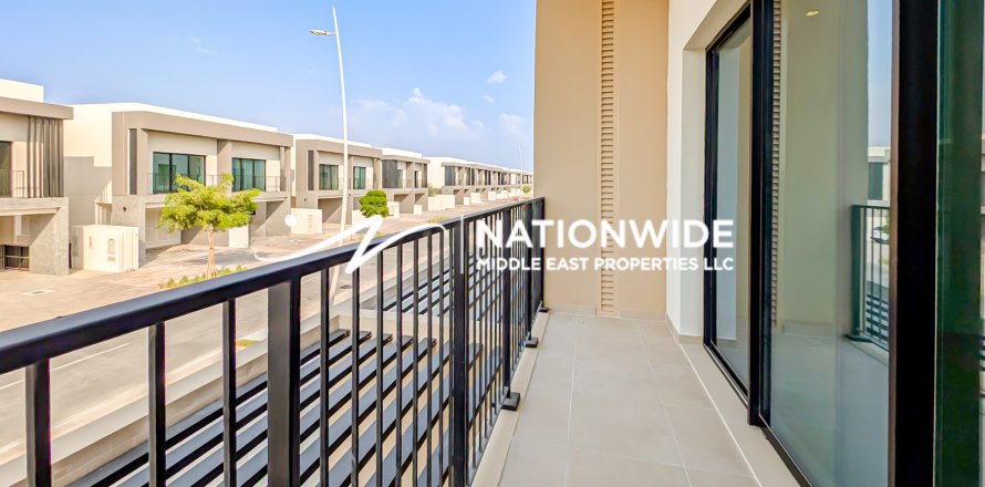 Dvoupatrový byt v Abu Dhabi, SAE 3 ložnice, 292 m² Č.: 661985