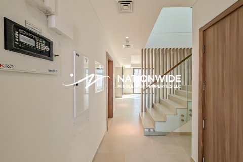 Dvoupatrový byt v Abu Dhabi, SAE 3 ložnice, 292 m² Č.: 661985 - fotografie 6