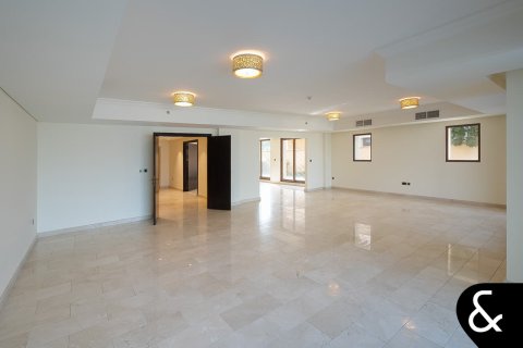 Vilă de vânzare în Palm Jumeirah, Dubai, EAU 5 dormitoare, 1292 mp.  №667548 - poză 2