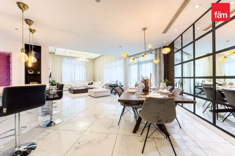 Apartment in Palm Jumeirah, Dubai, UAE 3 bedrooms, 208.3 sq.m. № 758418 - photo 3