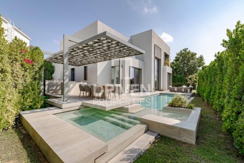 Villa in Jumeirah Islands, Dubai, UAE 4 bedrooms, 493 sq.m. № 602433 - photo 1
