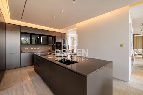 Villa in Jumeirah Islands, Dubai, UAE 4 bedrooms, 493 sq.m. № 602433 - photo 9