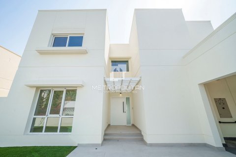 Villa in Meadows, Dubai, UAE 5 bedrooms, 353 sq.m. № 593482 - photo 27