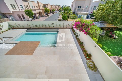 Villa in Meadows, Dubai, UAE 5 bedrooms, 353 sq.m. № 593482 - photo 26