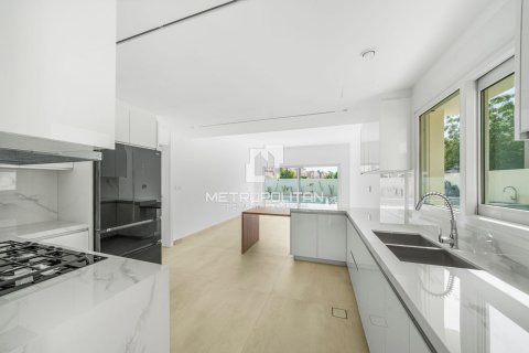 Villa in Meadows, Dubai, UAE 5 bedrooms, 353 sq.m. № 593482 - photo 6