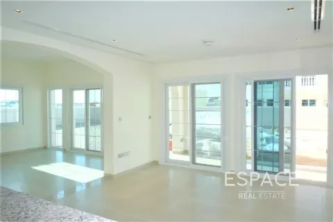 וילה למכירה ב Jumeirah Village Triangle, Dubai, איחוד האמירויות  2 חדרי שינה, 251 מ"ר, מספר 649907 - תמונה 3