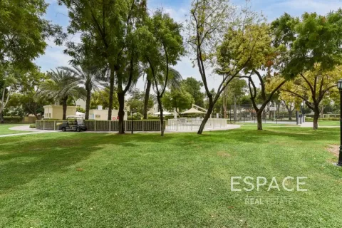 Villa till försäljning i The Springs, Dubai, UAE 3 sovrum, 237 kvm Nr. 649905 - fotografi 18