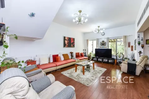 Villa till försäljning i The Springs, Dubai, UAE 3 sovrum, 237 kvm Nr. 649905 - fotografi 2