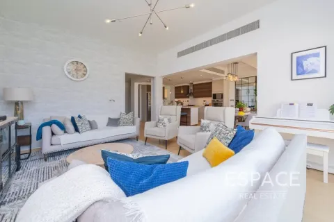 Villa till försäljning i The Lakes, Dubai, UAE 3 sovrum, 234 kvm Nr. 649908 - fotografi 2