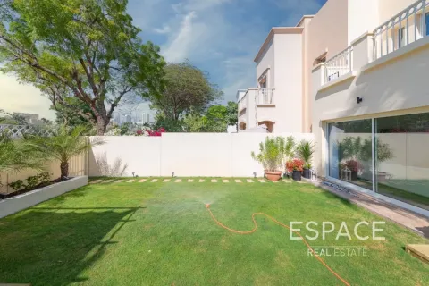 Villa till försäljning i The Lakes, Dubai, UAE 3 sovrum, 234 kvm Nr. 649908 - fotografi 18