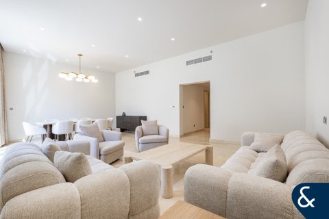 Villa à vendre à Dubai Marina, Dubai, EAU 3 chambres, 811 m2 № 667182 - photo 1