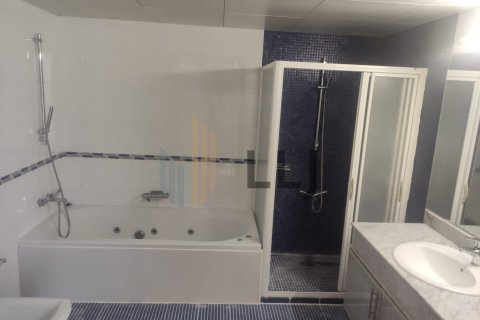 Appartamento in affitto a Abu Dhabi, EAU 4 camere da letto, 361.5 mq. № 601118 - foto 8
