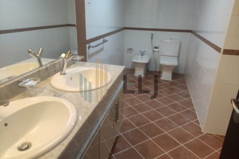 Appartamento in affitto a Abu Dhabi, EAU 4 camere da letto, 361.5 mq. № 601118 - foto 21
