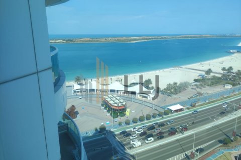 Appartamento in affitto a Abu Dhabi, EAU 4 camere da letto, 361.5 mq. № 601118 - foto 1