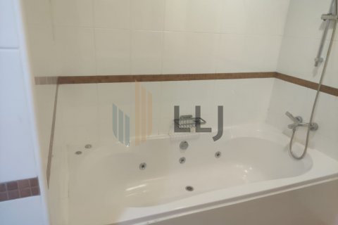 Appartamento in affitto a Abu Dhabi, EAU 4 camere da letto, 361.5 mq. № 601118 - foto 20