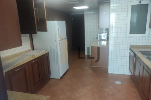 Appartamento in affitto a Abu Dhabi, EAU 4 camere da letto, 361.5 mq. № 601118 - foto 11