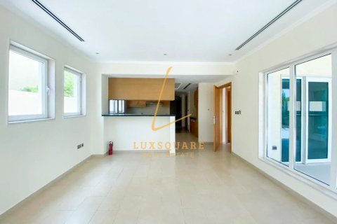 Villa til leje i Jumeirah Park, Dubai, UAE 3 soveværelser, 700 kvm № 726144 - foto 3