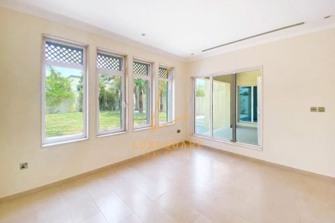 Jumeirah Park, Dubai, UAE의 빌라 침실 3개, 700제곱미터 번호 726144