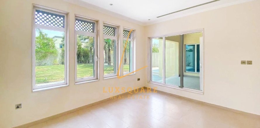 Villa i Jumeirah Park, Dubai, UAE 3 soveværelser, 700 kvm № 726144