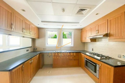 Villa til leje i Jumeirah Park, Dubai, UAE 3 soveværelser, 700 kvm № 726144 - foto 2