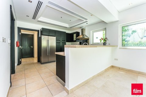 Vila di Al Furjan, Dubai, UAE 4 bilik tidur, 644.5 meter persegi № 703620 - foto 11