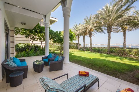 Vila u gradu Palm Jumeirah, Dubai, UAE 5 spavaće sobe, 413 m2 Br. 696371 - Slika 23