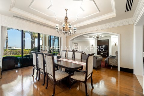 Vila u gradu Palm Jumeirah, Dubai, UAE 5 spavaće sobe, 413 m2 Br. 696371 - Slika 9
