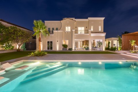 Villa in Dubai, UAE 5 bedrooms, 604 sq.m. № 758444 - photo 2