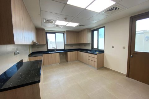 Abu Dhabi, UAE의 판매용 타운하우스 침실 2개, 150제곱미터 번호 716910 - 사진 2
