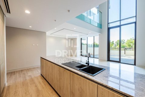 Villa in Jumeirah, Dubai, UAE 3 bedrooms, 300.63 sq.m. № 768081 - photo 2