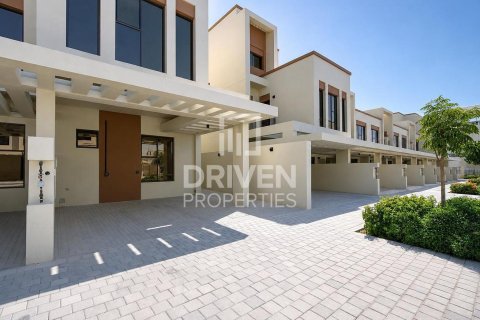 Maison de ville à Damac Lagoons, Dubai, EAU: 5 chambres, 183.58 m2 № 768080