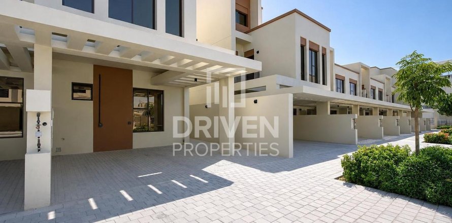 Townhouse i Damac Lagoons, Dubai, UAE 5 soveværelser, 183.58 kvm № 768080