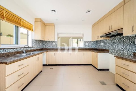 Üürile anda villa asukohaga Dubai Land, AÜE: 4 magamistoaga, 457 m² Nr 645397 - pilt 5
