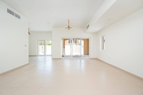 Üürile anda villa asukohaga Dubai Land, AÜE: 4 magamistoaga, 457 m² Nr 645397 - pilt 2
