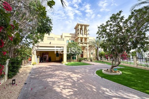 Vilë në Jumeirah Islands, Dubai, Emiratet e Bashkuara Arabe 4 dhoma gjumi, 491 m2. № 626691 - Foto 1