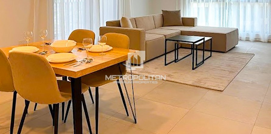 Apartment in Umm Suqeim, Dubai, UAE 2 bedrooms, 102 sq.m. № 592017