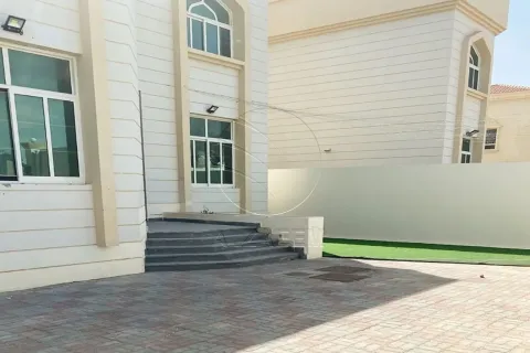 Vila di Shakhbout City, Abu Dhabi, UAE 5 bilik tidur, 1936 meter persegi № 663009 - foto 3