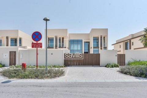 ویلا در Abu Dhabi ، امارات متحده عربی 5 خوابه ، 1322.38 متر مربع.  شماره 748091