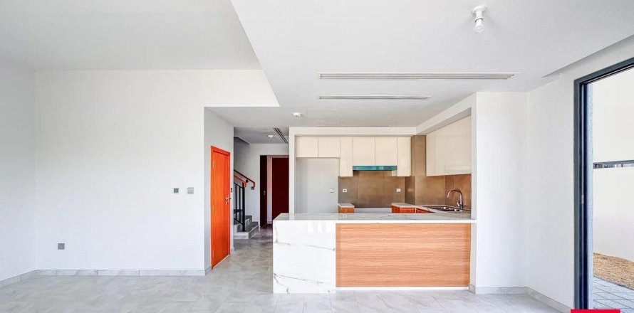 Rumah bandar di Dubai, UAE 4 bilik tidur, 244.6 meter persegi № 679024