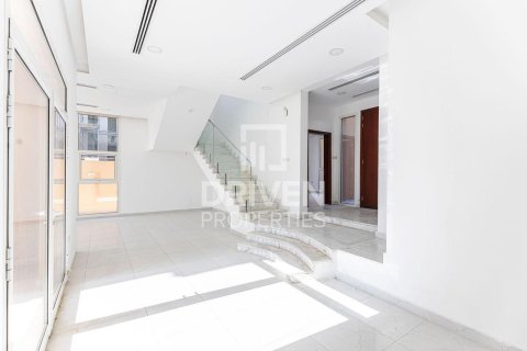 Villa in Al Furjan, Dubai, UAE 5 bedrooms, 525 sq.m. № 746138 - photo 1