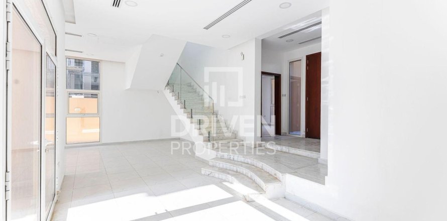 Villa in Al Furjan, Dubai, UAE 5 bedrooms, 525 sq.m. № 746138