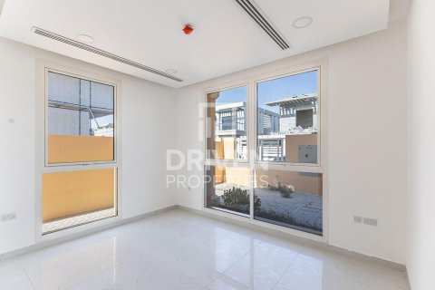 Villa in Al Furjan, Dubai, UAE 5 bedrooms, 525 sq.m. № 746138 - photo 6